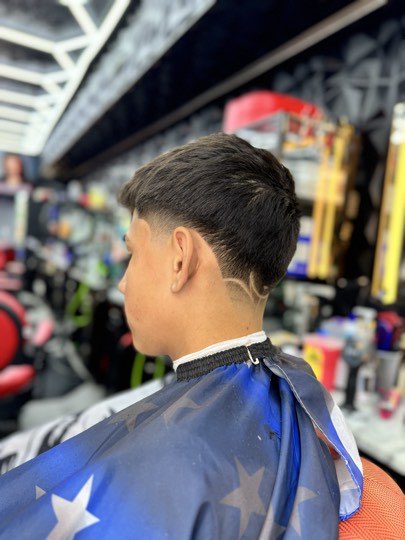 Straight fringe with a taper on the sides, side view.