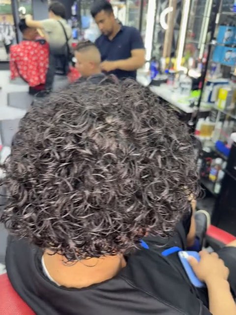 Video: defined curls dried in the chair.